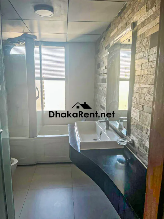 Bright, Secure & Spacious Modern 4 Bedroom Apartment