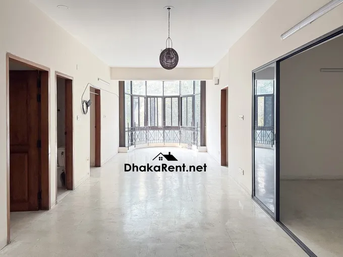 3 Bedroom Apartment over-looking the Park in Baridhara